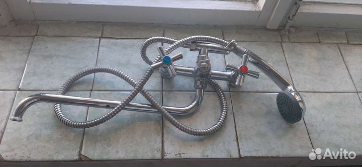 Смеситель для ванны