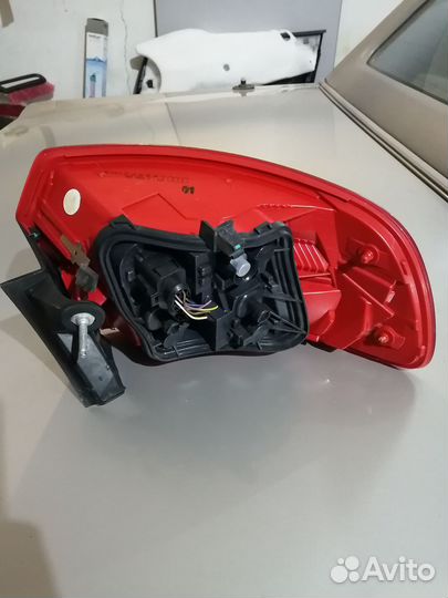 Задний правый фонарь