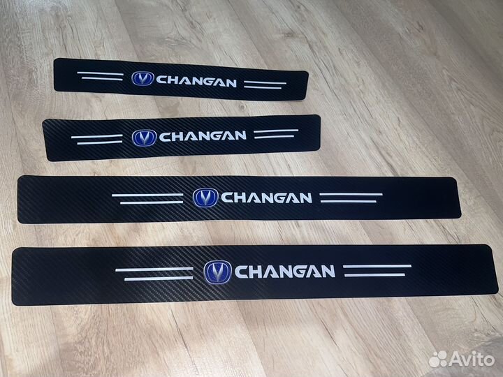 Накладка на порог автомобиля