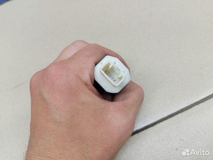 Датчик включения стопсигнала Land Cruiser (150) -P