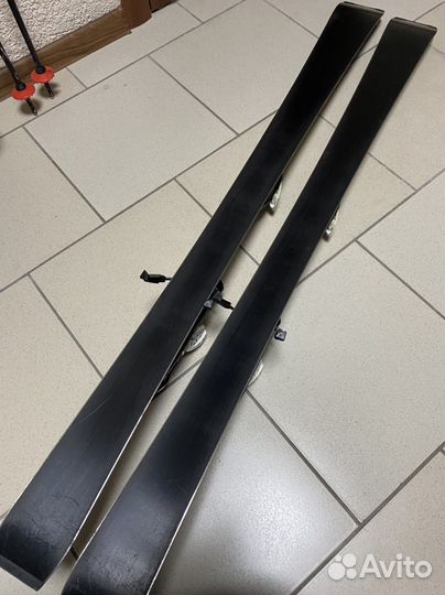 Горные лыжи и ботинки