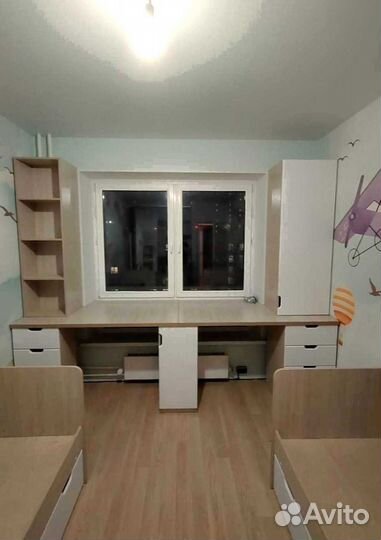 Рабочая зона в углу у окна