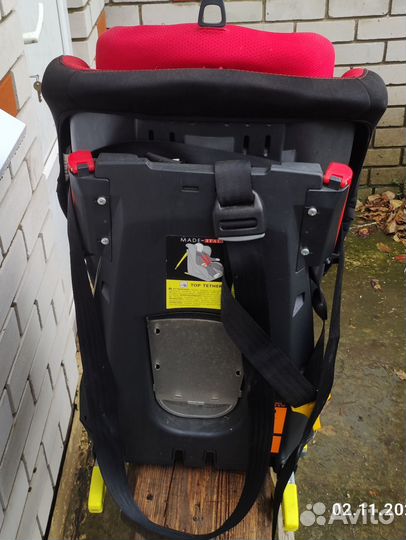 Автомобильное кресло