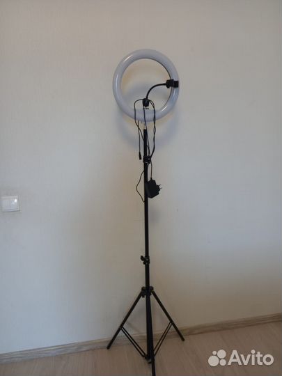 Цветная-светодиодная лампа