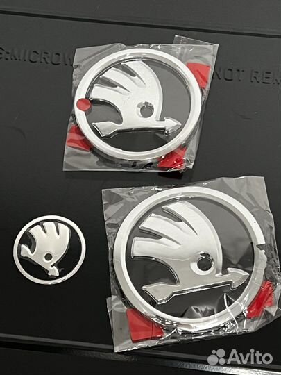 Skoda fabia rоomster обновленный логотипы