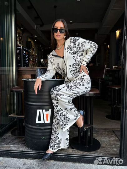 Брючный костюм женский