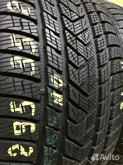Pirelli Scorpion Winter 295/35 R21 107V