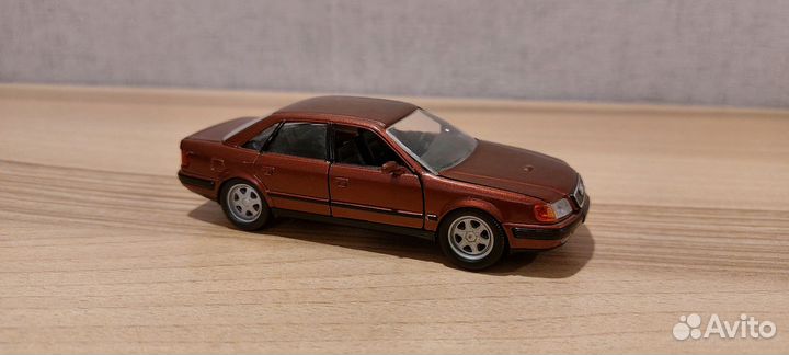 Модель автомобиля металл 1/43