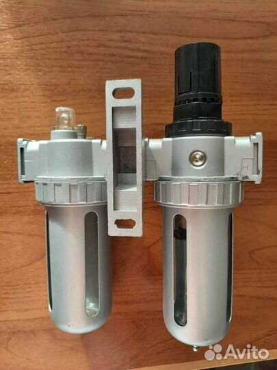 Фильтр влагоотделитель с редуктором и лубрикатором