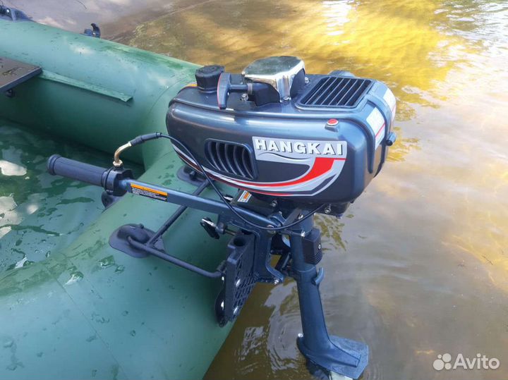 Лодка с мотором