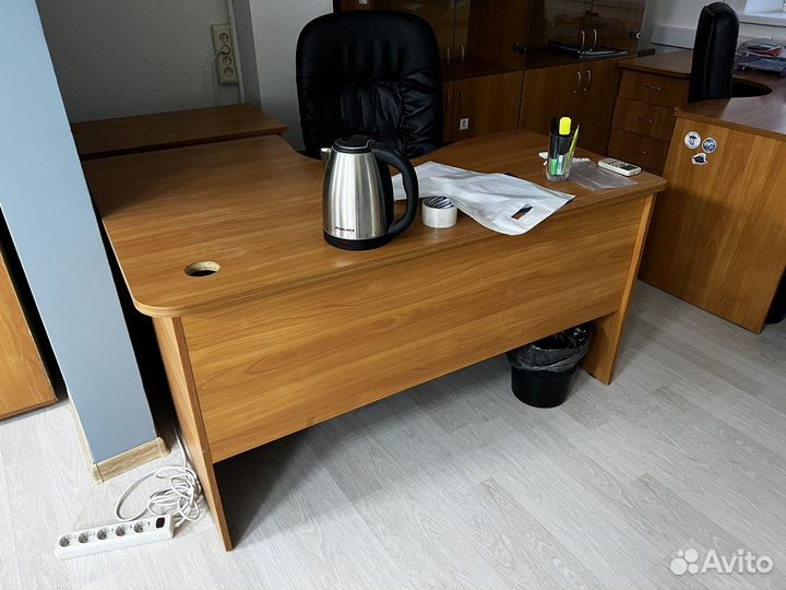 Офисный стол угловой