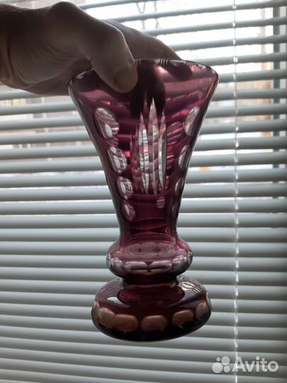 Ваза СССРдля цветов,украшенная рельефным декором'