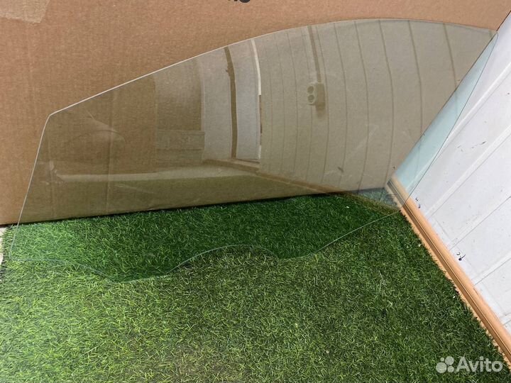 Стекло дверное переднее левое Volkswagen Polo