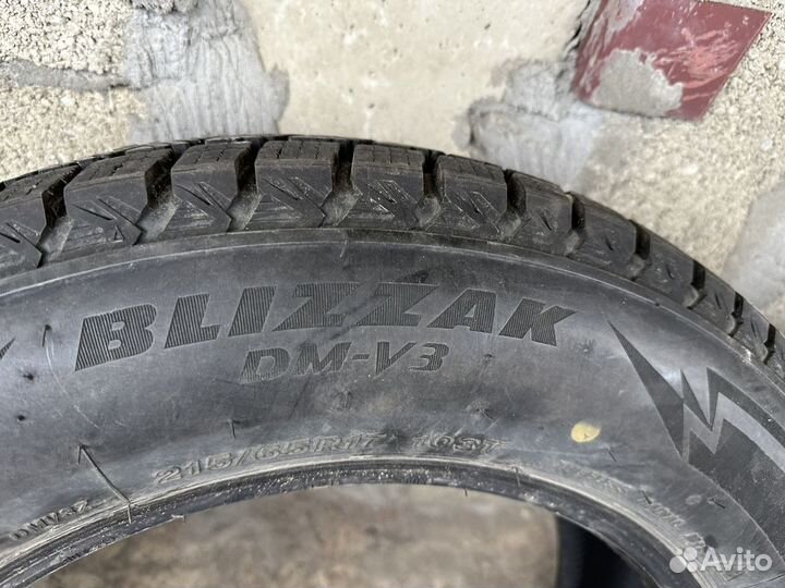 Bridgestone Blizzak DM-V3 215/65 R17 103T