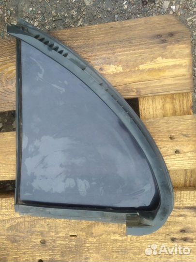 Стекло кузовное заднее правое Nissan Almera N15