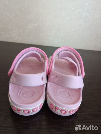 Сандалии для девочки crocs c12