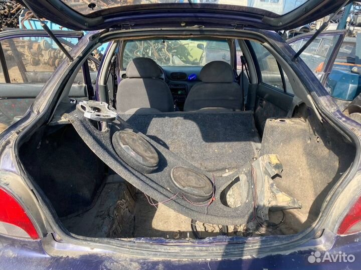 Уплотнительная резинка багажника Hyundai Accent