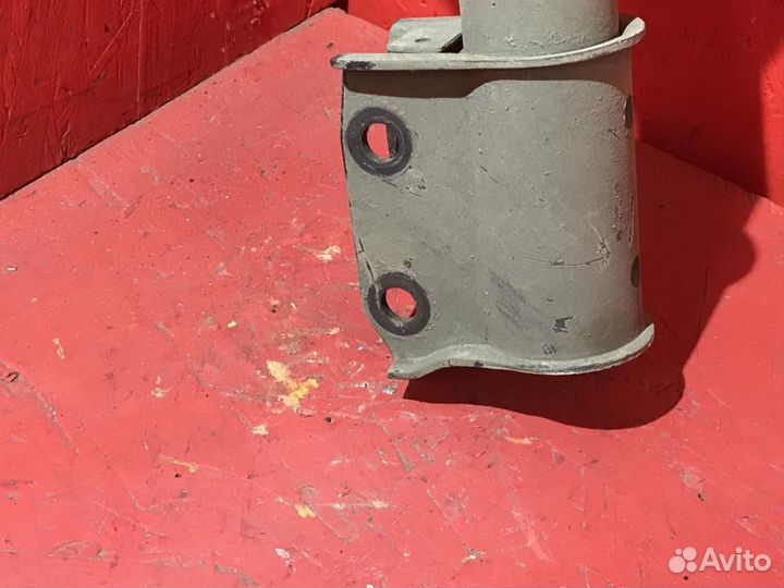 Амортизатор передний Рено Логан 1