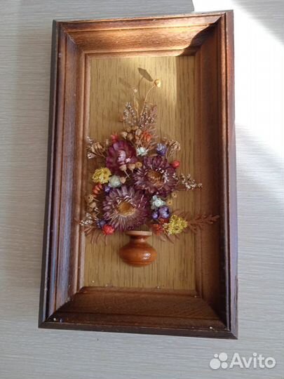 Резное панно из дерева