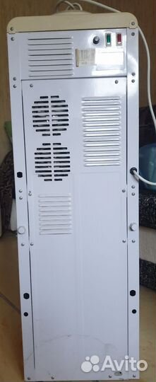 Кулер для воды напольный