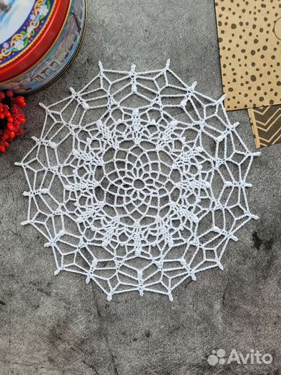 Салфетка вязаная 20.5 см