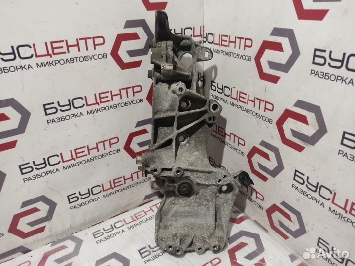 Кронштейн генератора 1.4 i Рено Клио 98-05г