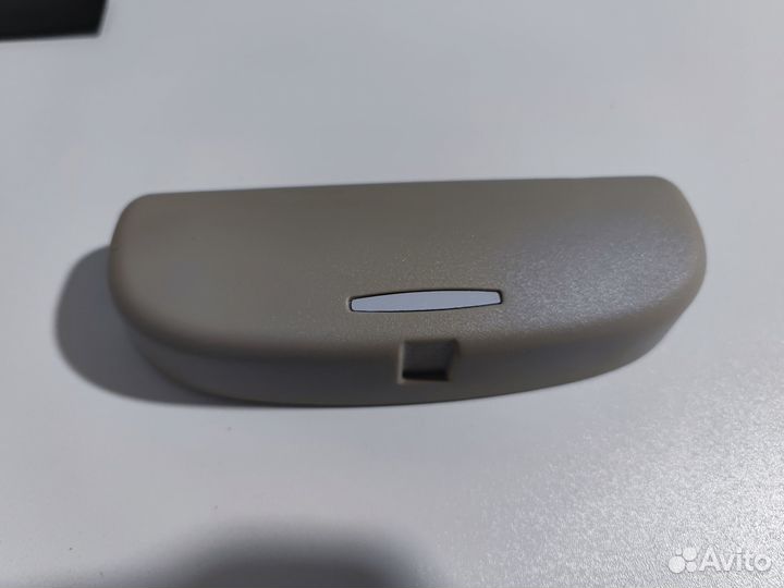 Универсальный автомобильный очечник новый