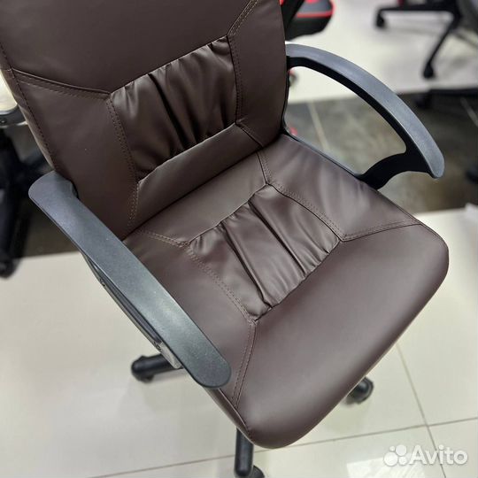 Офисное компьютерное кресло Чип (цвета)