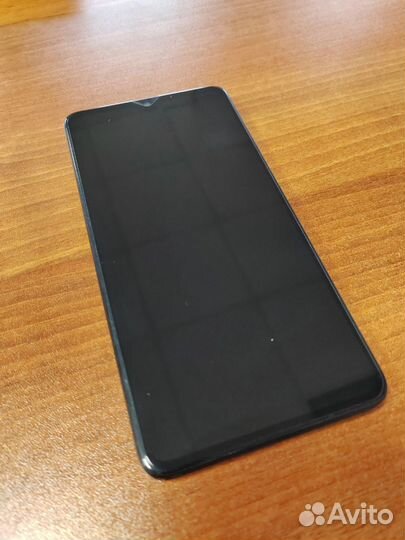 Телефон Huawei Mate 20