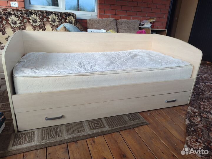 Кровать односпальная с матрасом бу