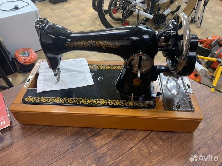 Швейная машина класса 1М 1958 г. СССР