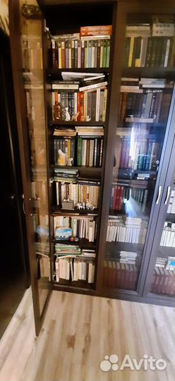 Библиотека великолепная со шкафами