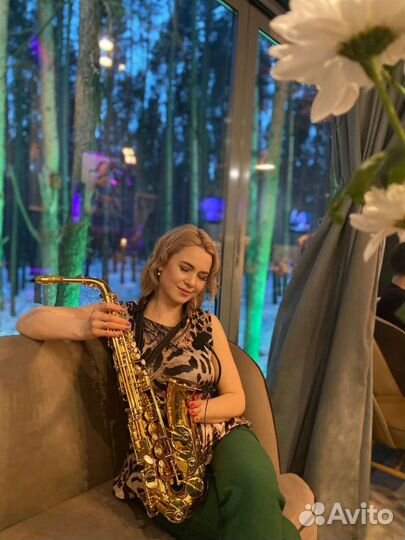 Музыкант на мероприятие саксофон