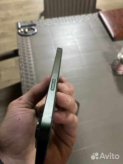 Телефон iPhone 13
