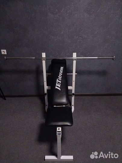 Скамья для жима со штангой и блинами