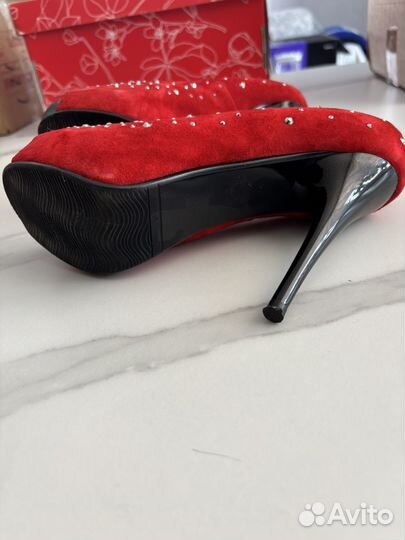 Туфли женские с каблуком