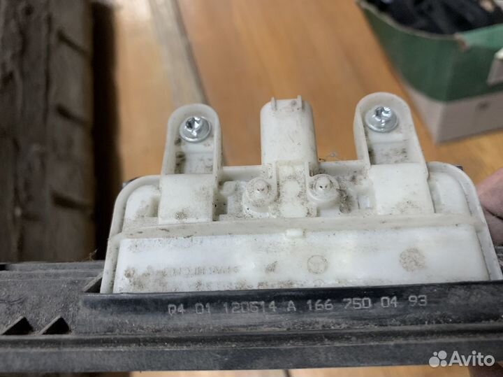 Кнопка открывания багажника Mercedes w166, w176