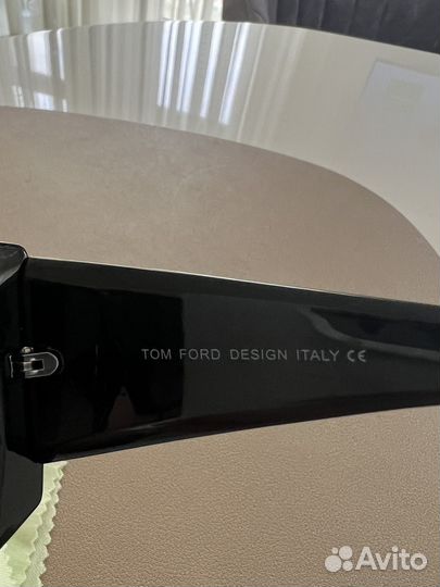 Солнцезащитные очки новые TOM ford