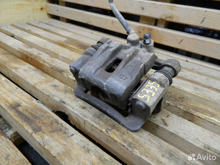 Суппорт тормозной задний правый 2009 582301H300