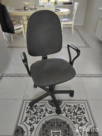 Компьютерное кресло