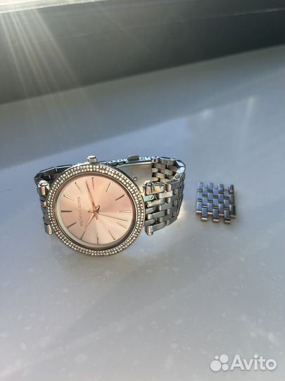 Часы наручные женские