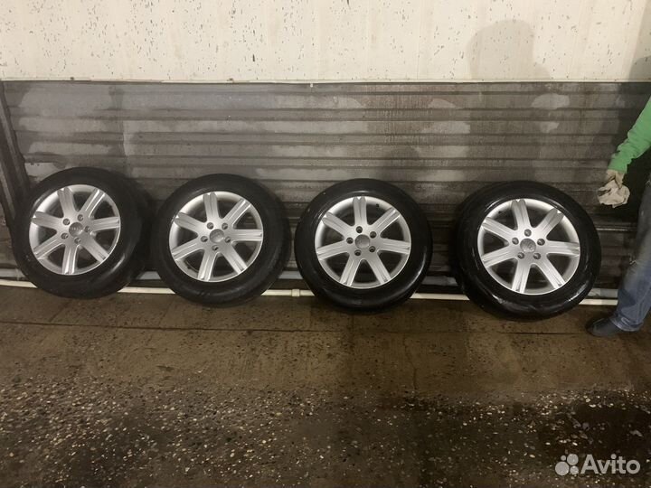 Оригинальные диски на Ауди Q7. Touareg r18