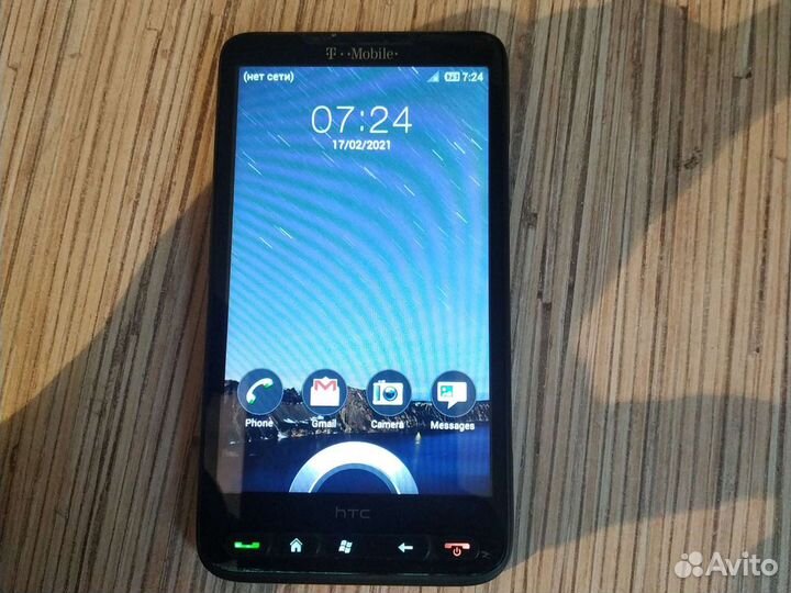 Телефон HTC