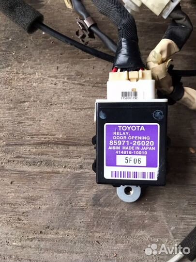 Механизм раздвижной двери задний левый Toyota