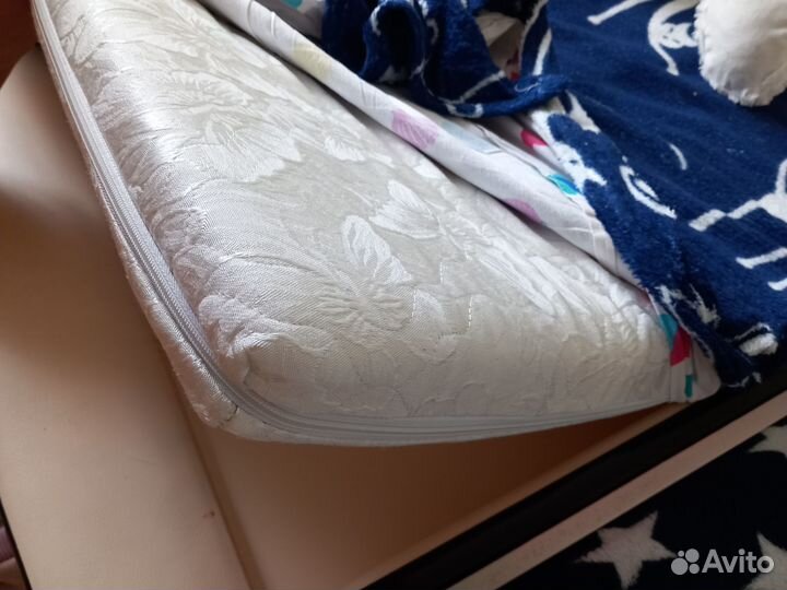 Кровать-машинка