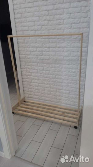 Вешалка для одежды напольная деревянная