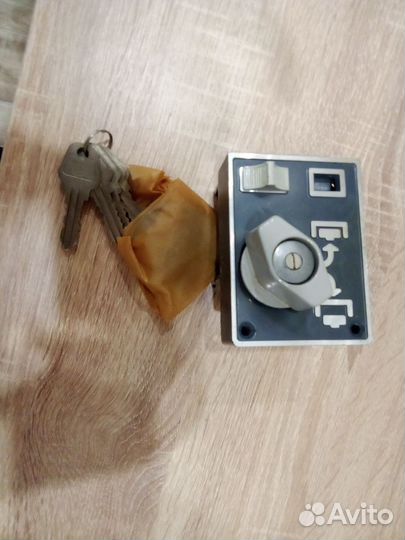 Замок накладной