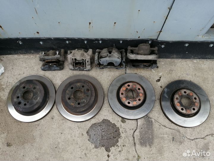 Комплект тормозов is250