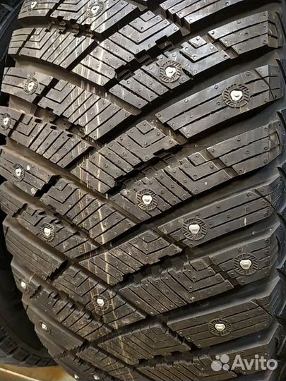 Goodyear Ultragrip Ice Arctic 235/55 R17