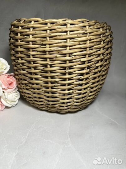 Кашпо для цветов из ротанга
